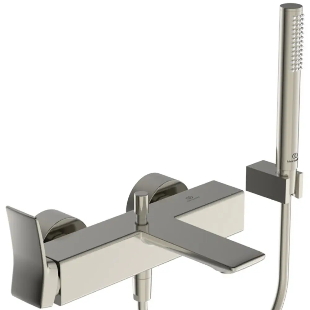 Küchenarmatur in Silber mit integriertem Handbrauseauslauf, zwei Bedienelementen und haltbarem Design von Ideal Standard.